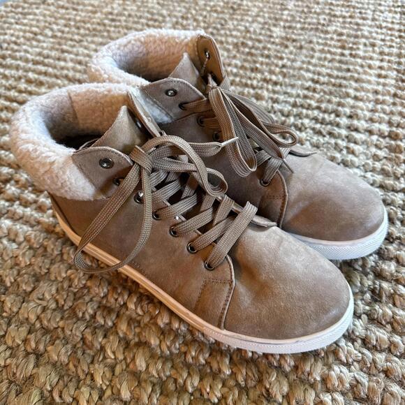 White Mountain women’s Boots Brown.   B2 - Picture 1 of 6